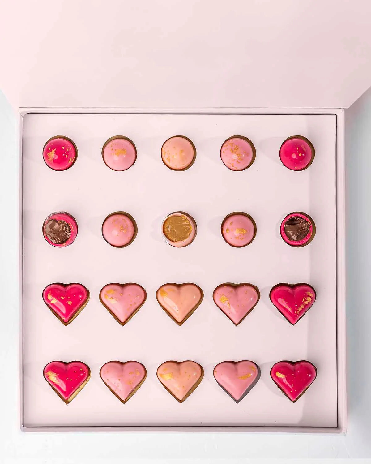 chocolate gift box| Assorted hearts and bonbons 20pcs